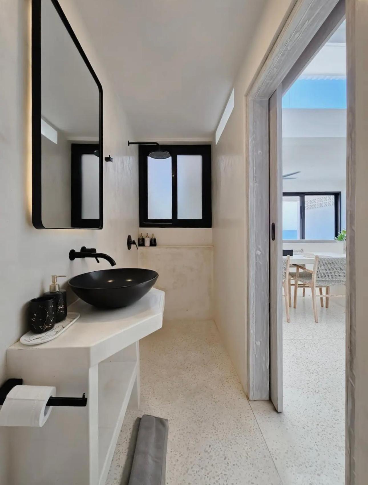 Infinity Bingin - Boutique Beachfront Family Suite Улувату Екстер'єр фото